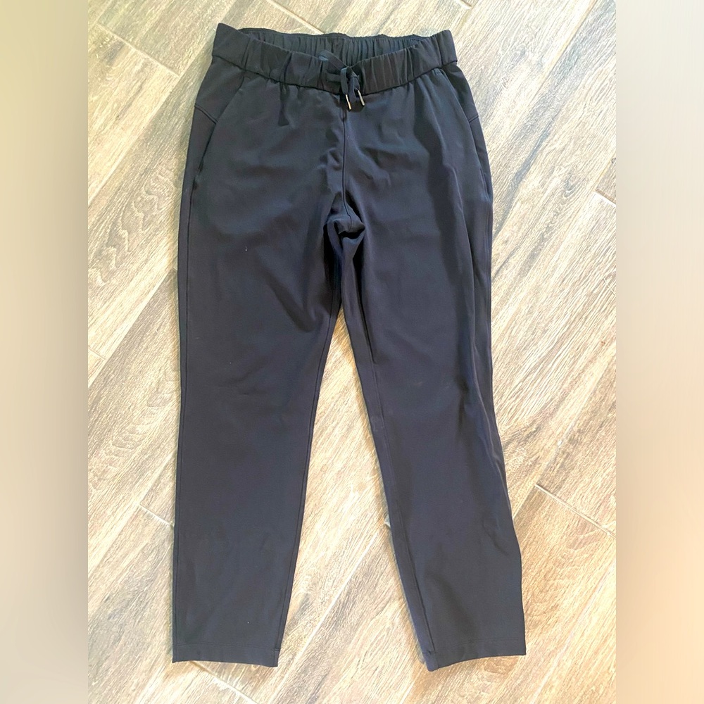 Lululemon size 6 On the Fly drawstring pants Black